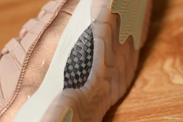 11 Air Low GS Gold Jordan Rose AH7860-105 1116